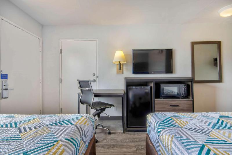 Quadruple Room - Non-Smoking image 4