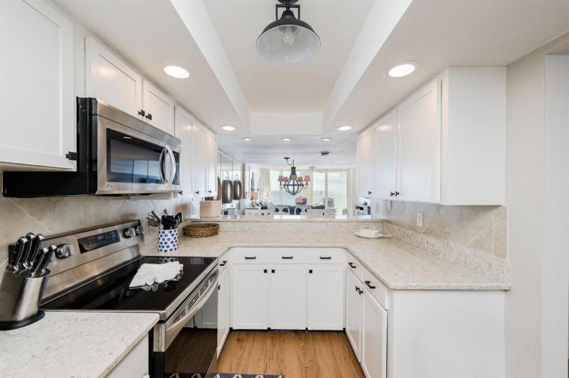 White Surf 306 - image 20