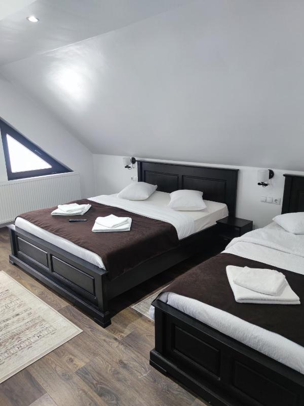 Triple Room with Private External Bathroom image 3