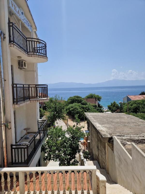 Apartment with Sea View image 3