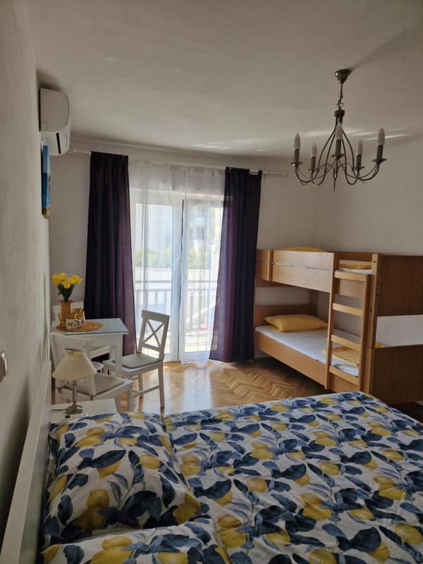 Quadruple Room with Sea View image 4