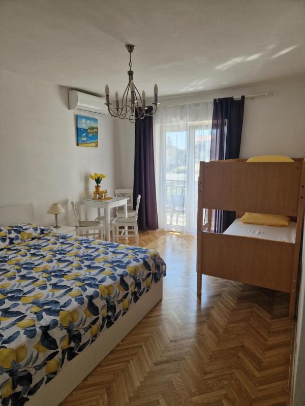 Quadruple Room with Sea View image 3