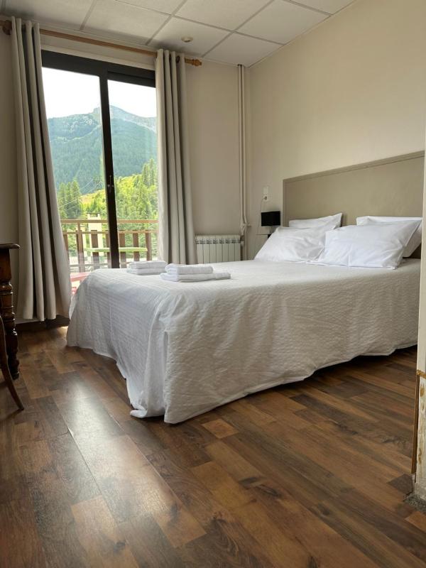 Double or Twin Room with Balcony - Ski Slopes View image 1
