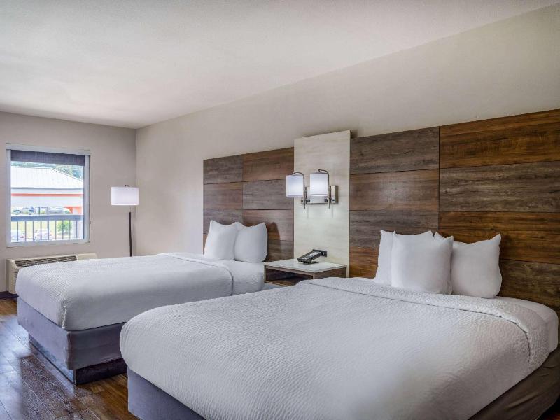 Queen Room with Two Queen Beds, Mobility Access and Bathtub with Grab Bars, Non-Smoking image 2