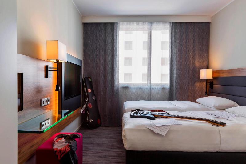 MOXY Sleeper Double image 1