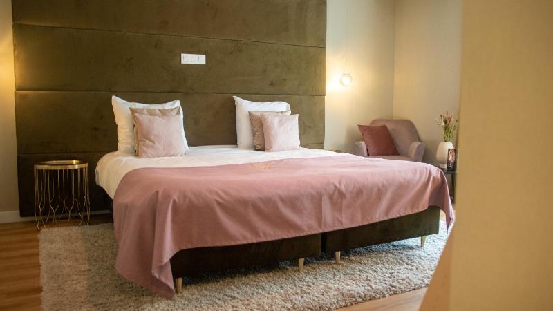 Superior Double Room image 3