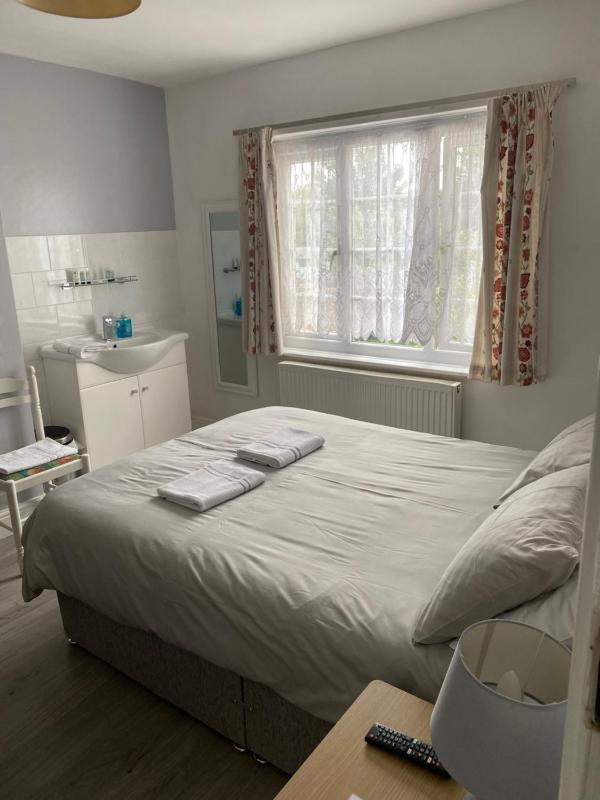Double Room with Shared Bathroom image 2