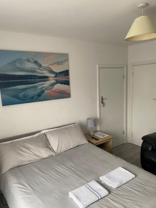 Double Room with Shared Bathroom image 4