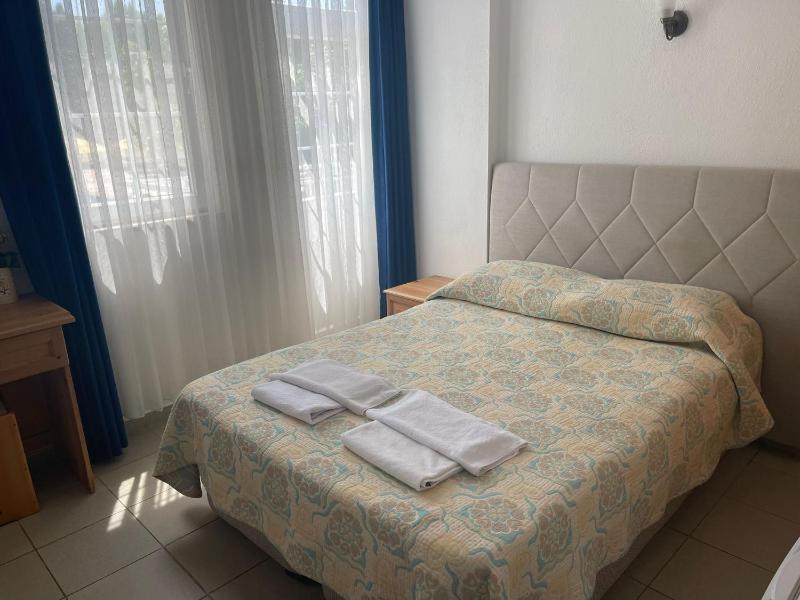 Standard Double Room image 3