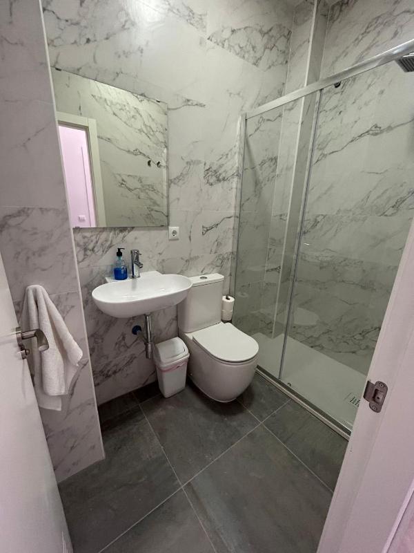 Double Room with Private Bathroom image 2