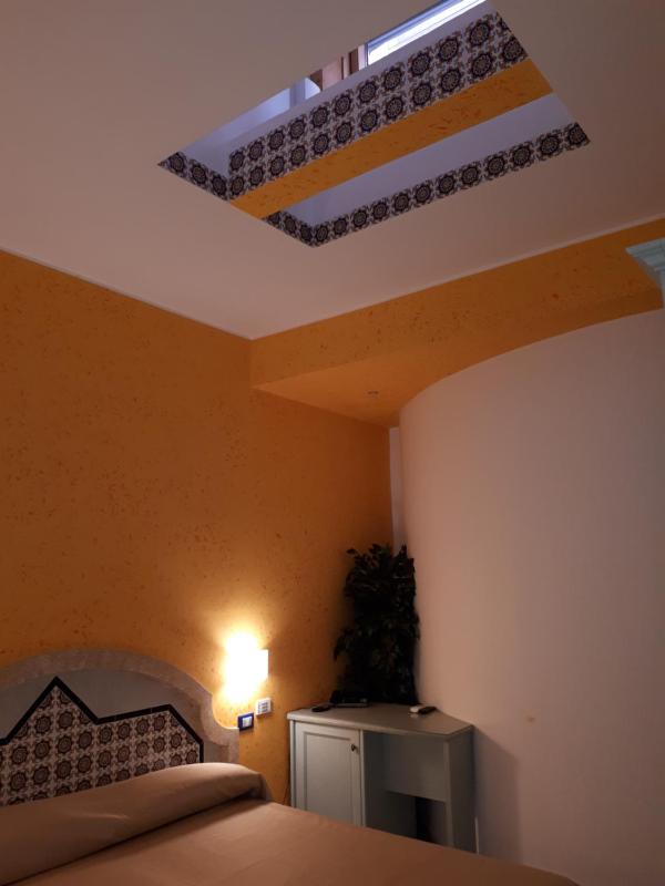 Economy Double Room image 3