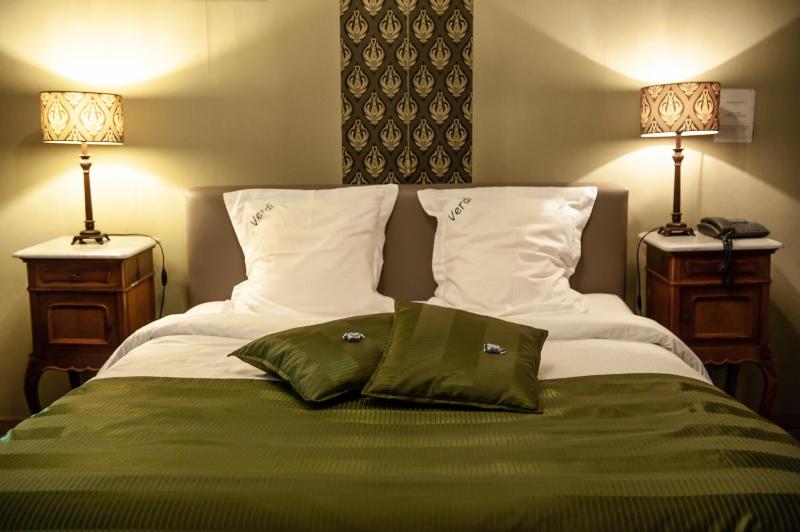 Double Room image 3
