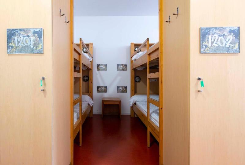 Bed in 10-Bed Mixed Dormitory Room with Private Bathroom image 2