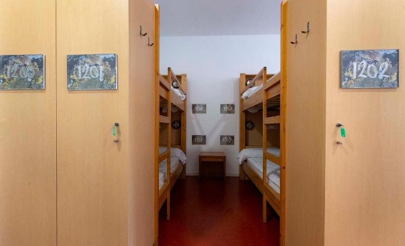 Bed in 10-Bed Mixed Dormitory Room with Private Bathroom image 4
