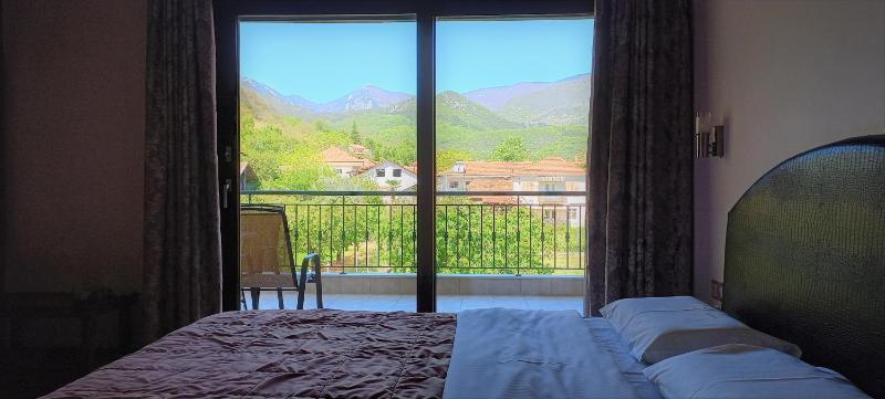 King Room with Mountain View image 2