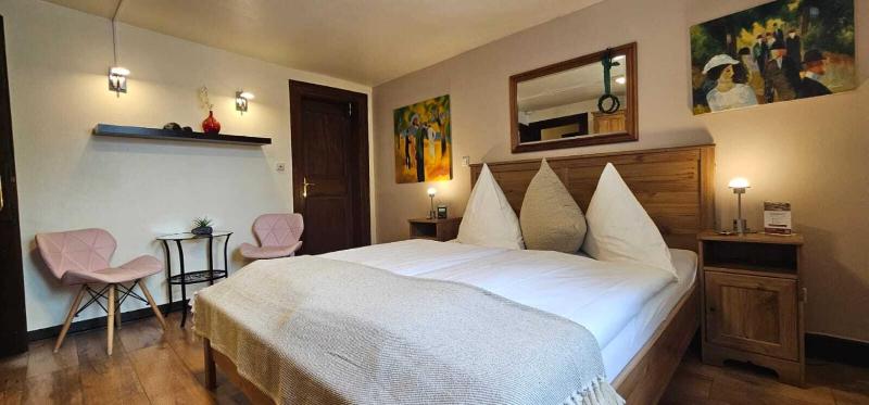 Double Room with Private Bathroom image 4