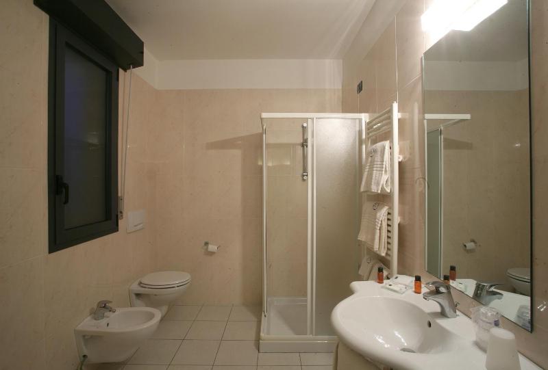 One-Bedroom Apartment with Terrace and Sea View image 3