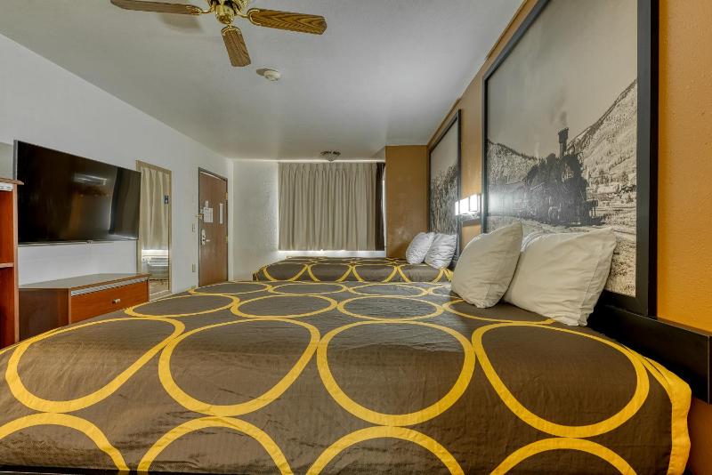Suite with Two Queen Beds - Full Kitchen image 4