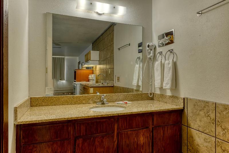 Suite with Two Queen Beds - Full Kitchen image 3