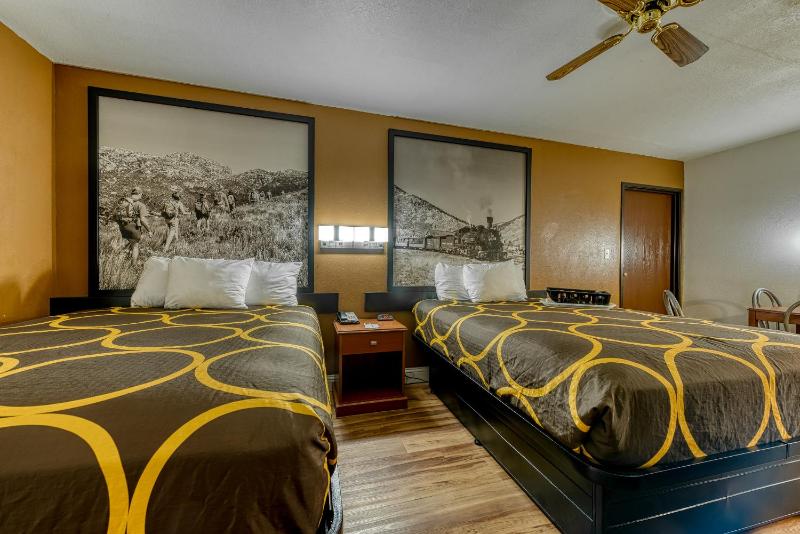 Suite with Two Queen Beds - Full Kitchen image 3