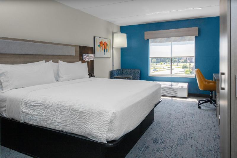 Standard King Room image 1
