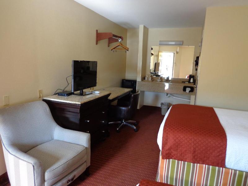 Double Room with Two Double Beds image 4