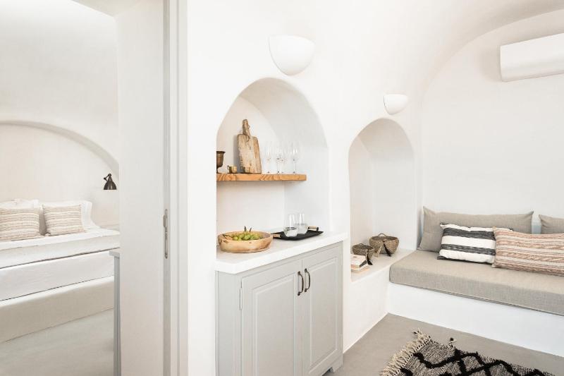 Cycladic Suite image 3