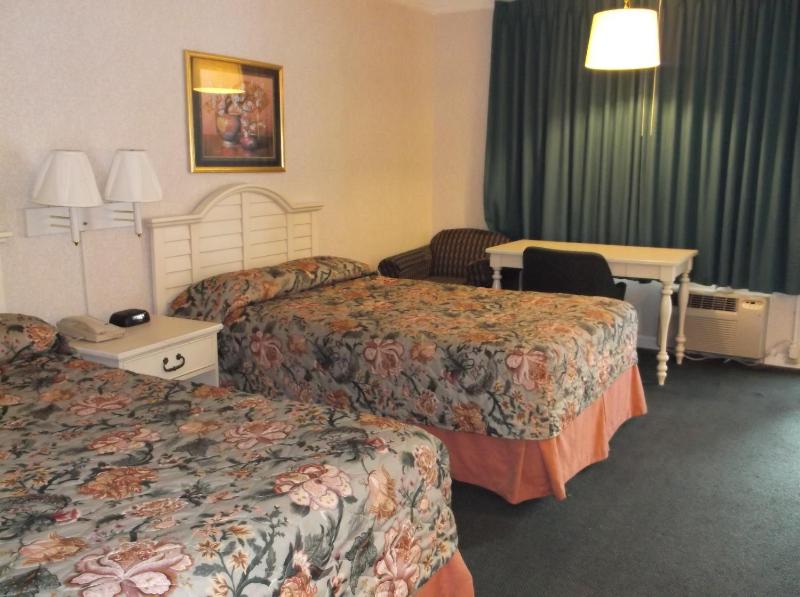 Double Room with Two Double Beds - Non-Smoking image 3