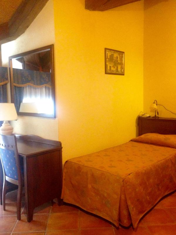 Single Room image 4