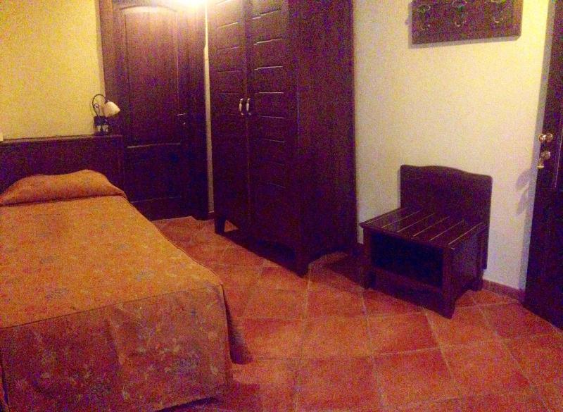 Single Room image 3