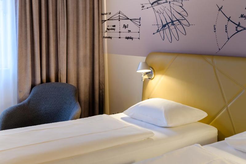 Standard Double Room image 4