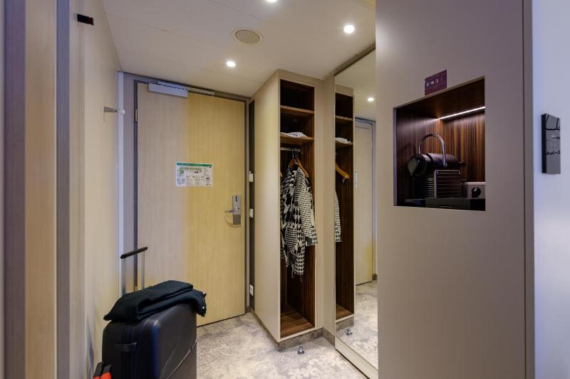 Standard Queen Room image 4