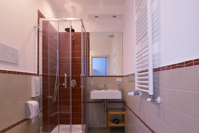 Double or Twin Room with Private Bathroom image 4