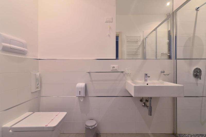 Double Room with Private Bathroom image 2