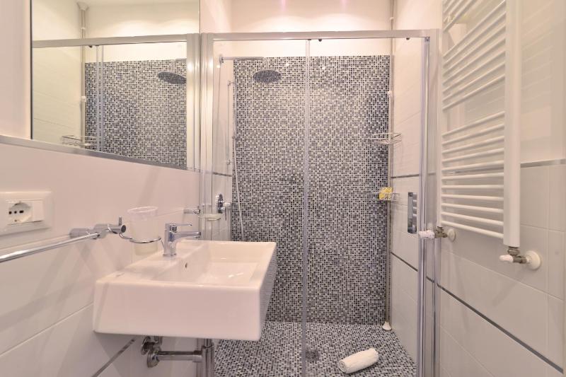 Double Room with Private Bathroom image 3
