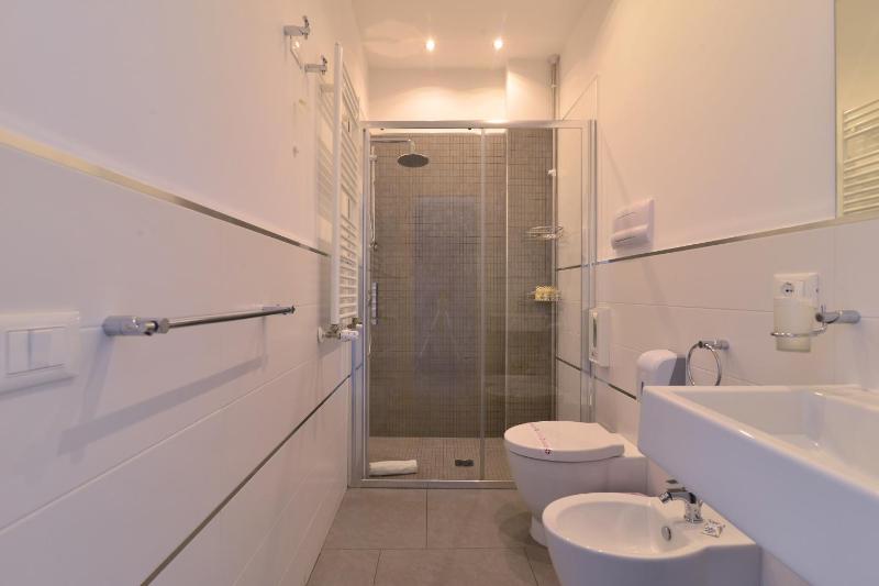 Deluxe Double Room with Private Bathroom image 2
