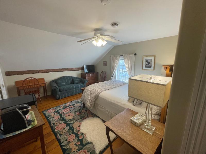 Queen Room with Spa Bath image 3