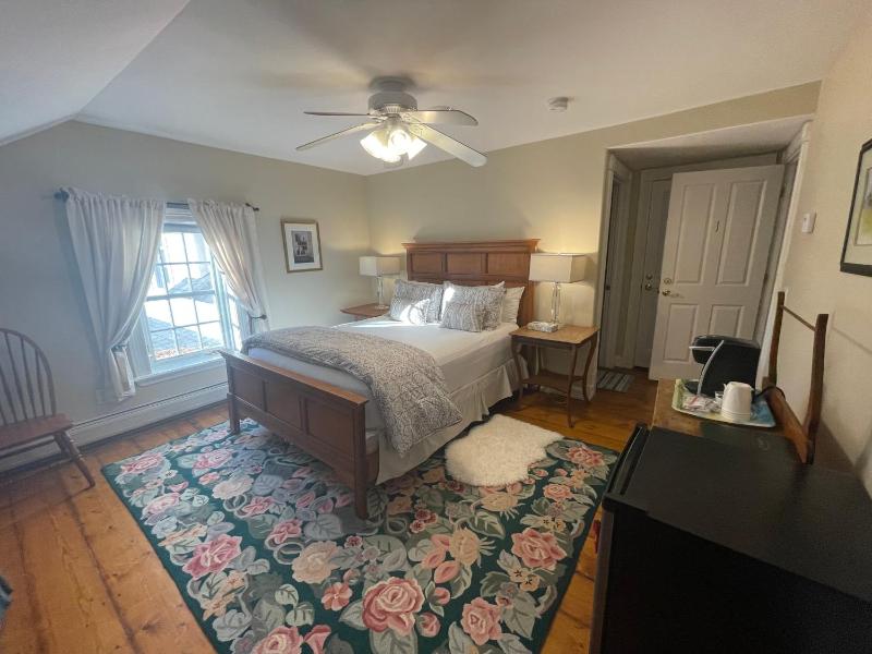 Queen Room with Spa Bath image 4