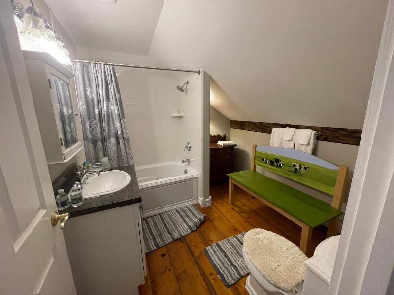 Queen Room with Spa Bath image 2