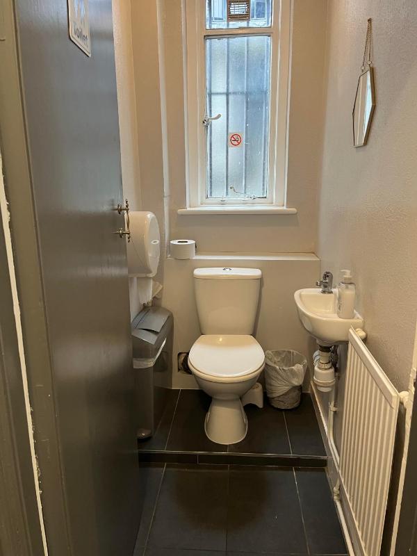 Standard Twin Room image 1