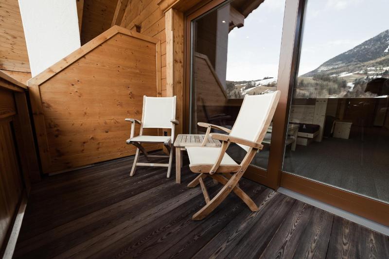 Double Room with Balcony image 3