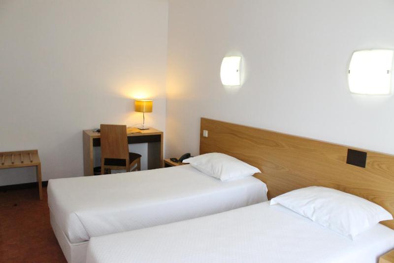 Standard Suite image 4