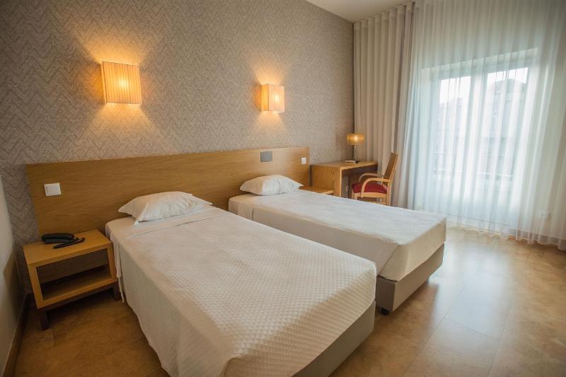 Twin Room image 1