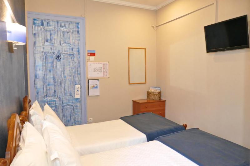 Twin Room image 3