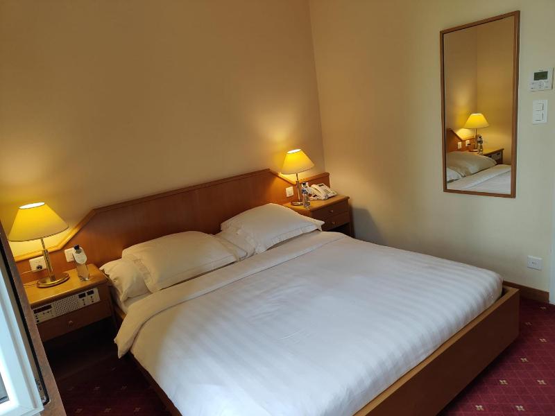 Double Room image 3