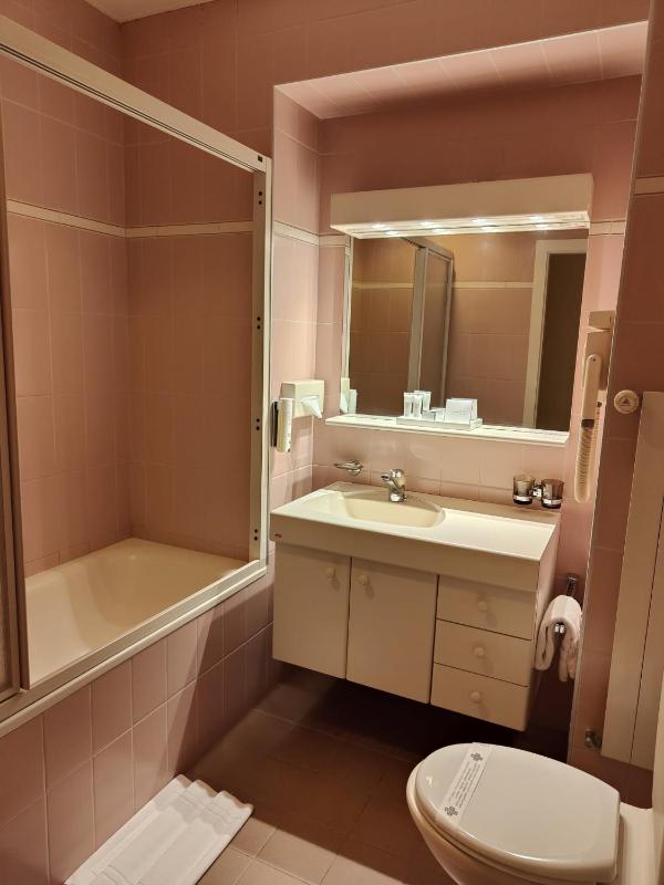 Twin Room image 2