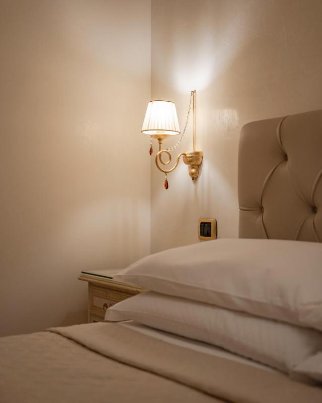 Suite with Hot Tub image 4