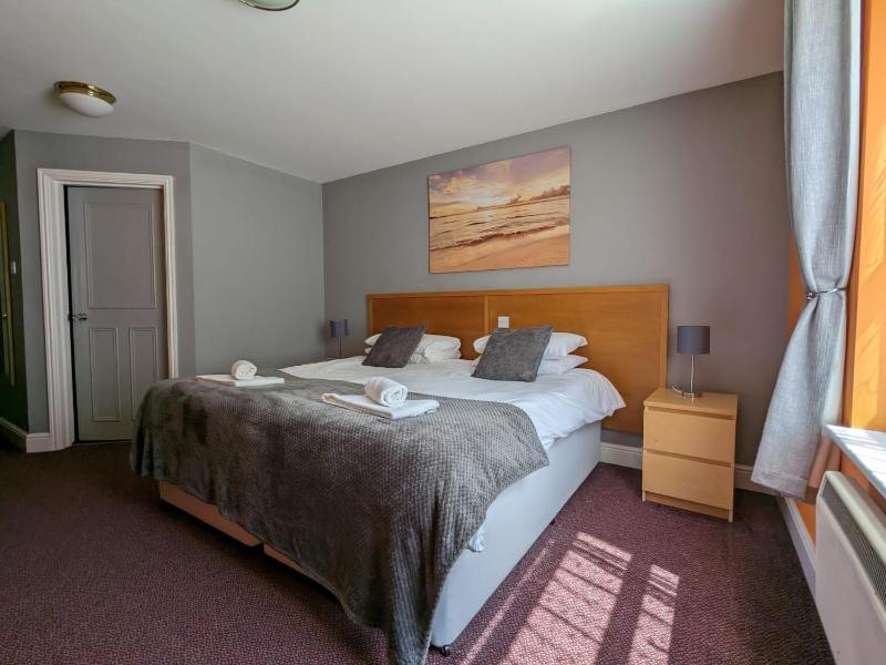 Double or Twin Room image 4