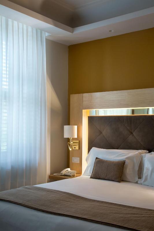 Superior Double Room image 3