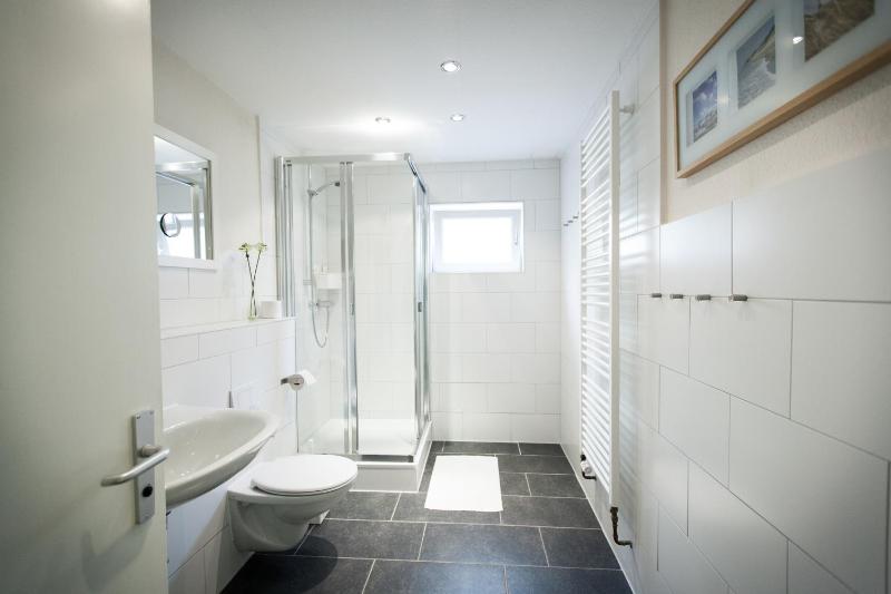 Family Room with Bathroom (4 Adults) image 2